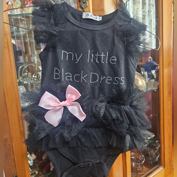 Cute infant onesie. - Picture 2 of 5